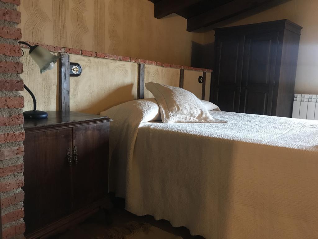 Hotel Rural La Muralla De Ledesma Exterior photo